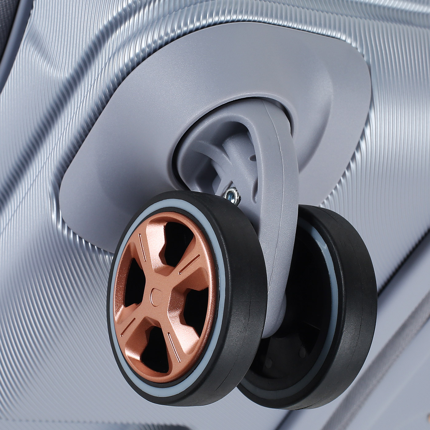 Чемодан средний M из поликарбоната Delsey Shadow 5.0