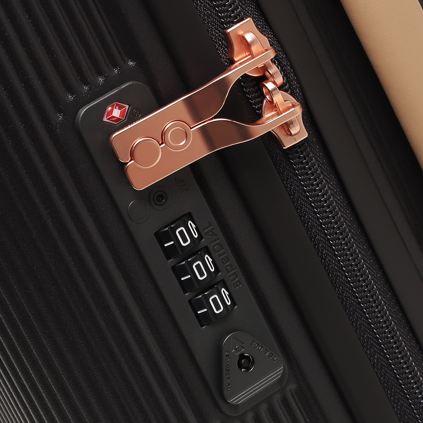 Чемодан маленький S из поликарбоната Echolac Dynasty VLX