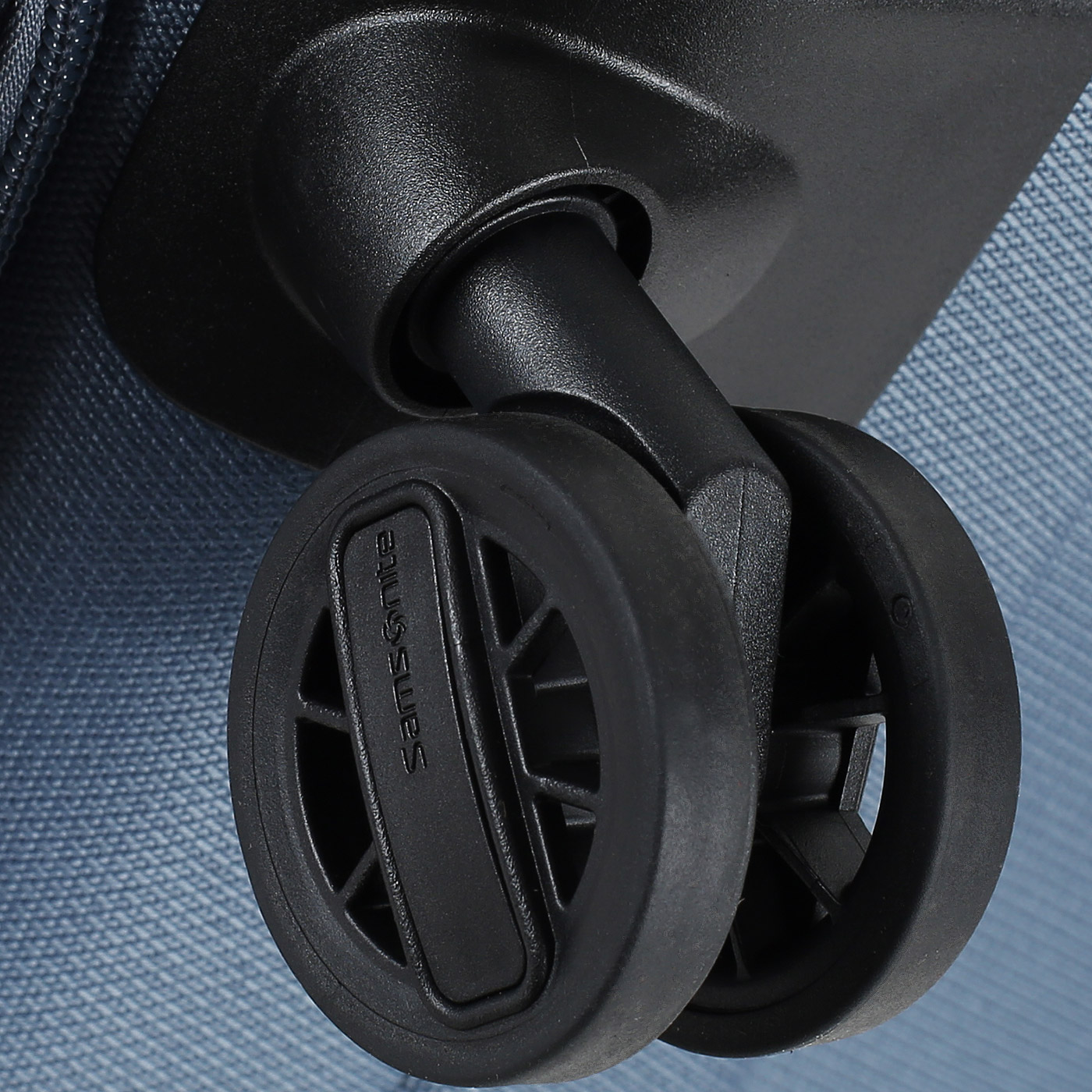 Чемодан средний M  Samsonite Vaycay