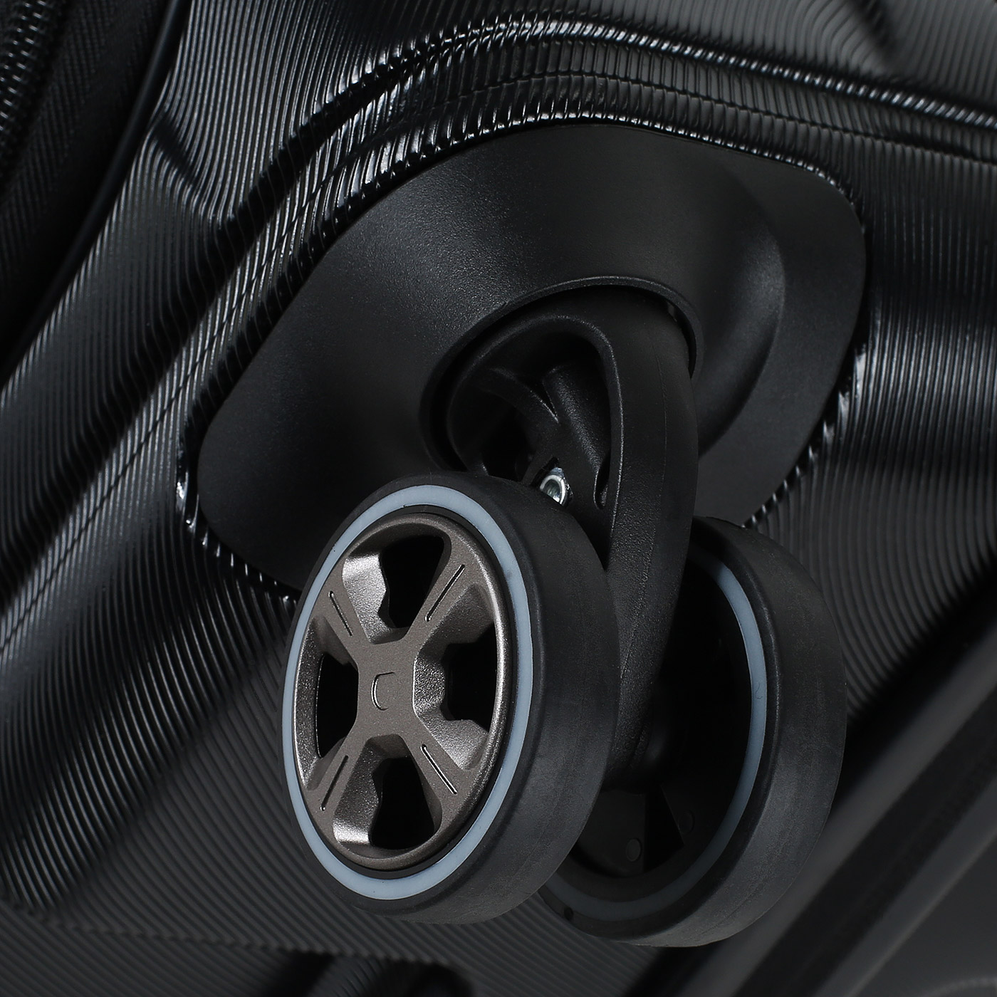 Чемодан на колесах Delsey Shadow 5.0