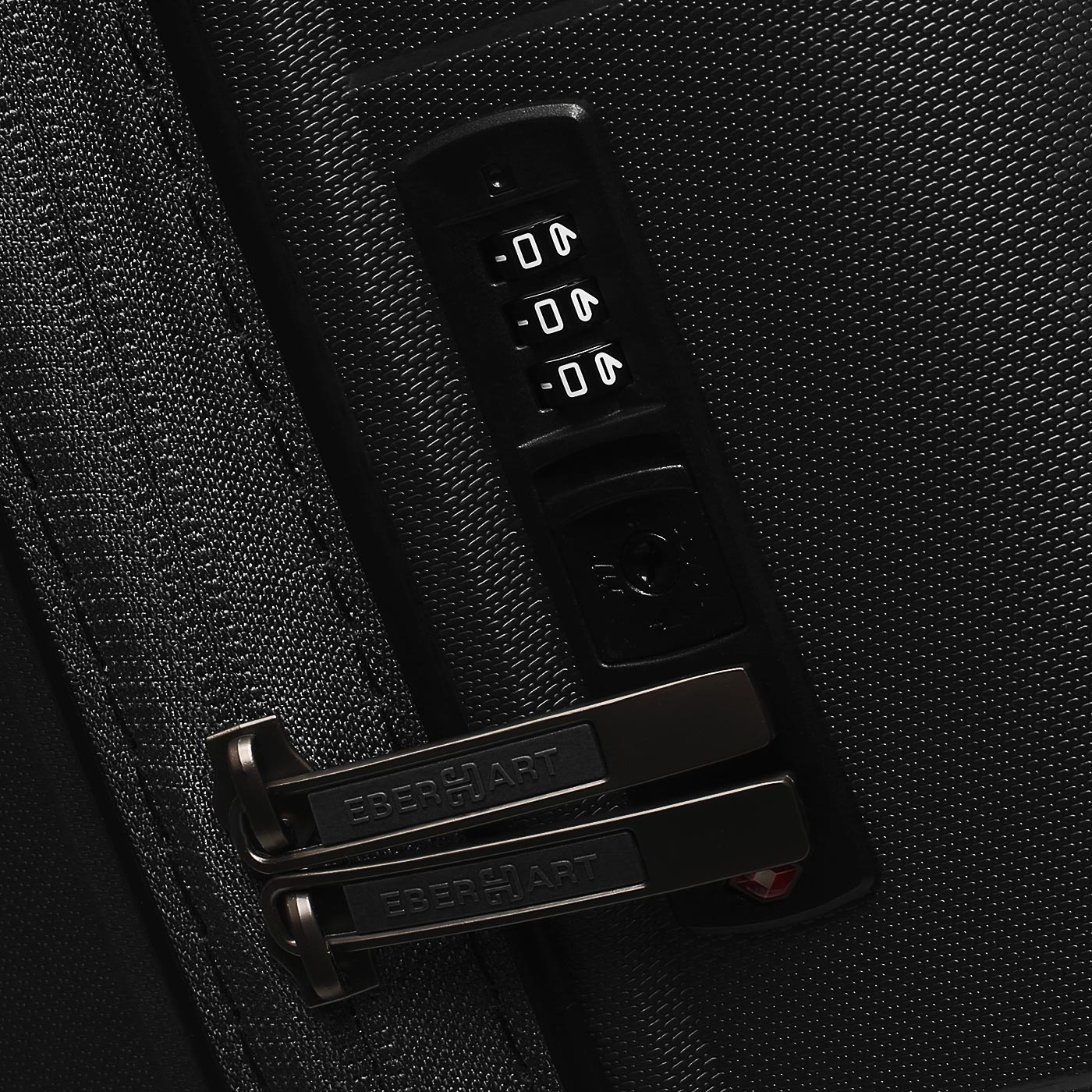 Чемодан средний M из полипропилена Eberhart Link