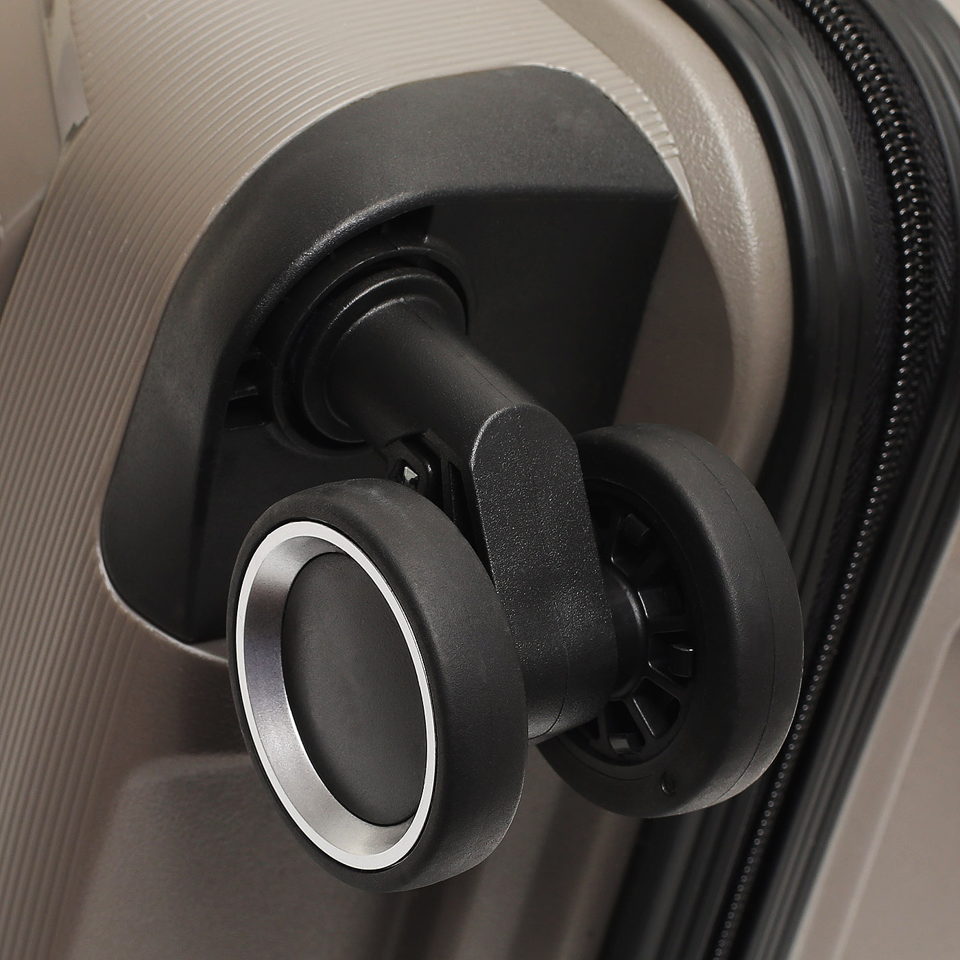 Чемодан маленький S из полипропилена Sun Voyage Elite